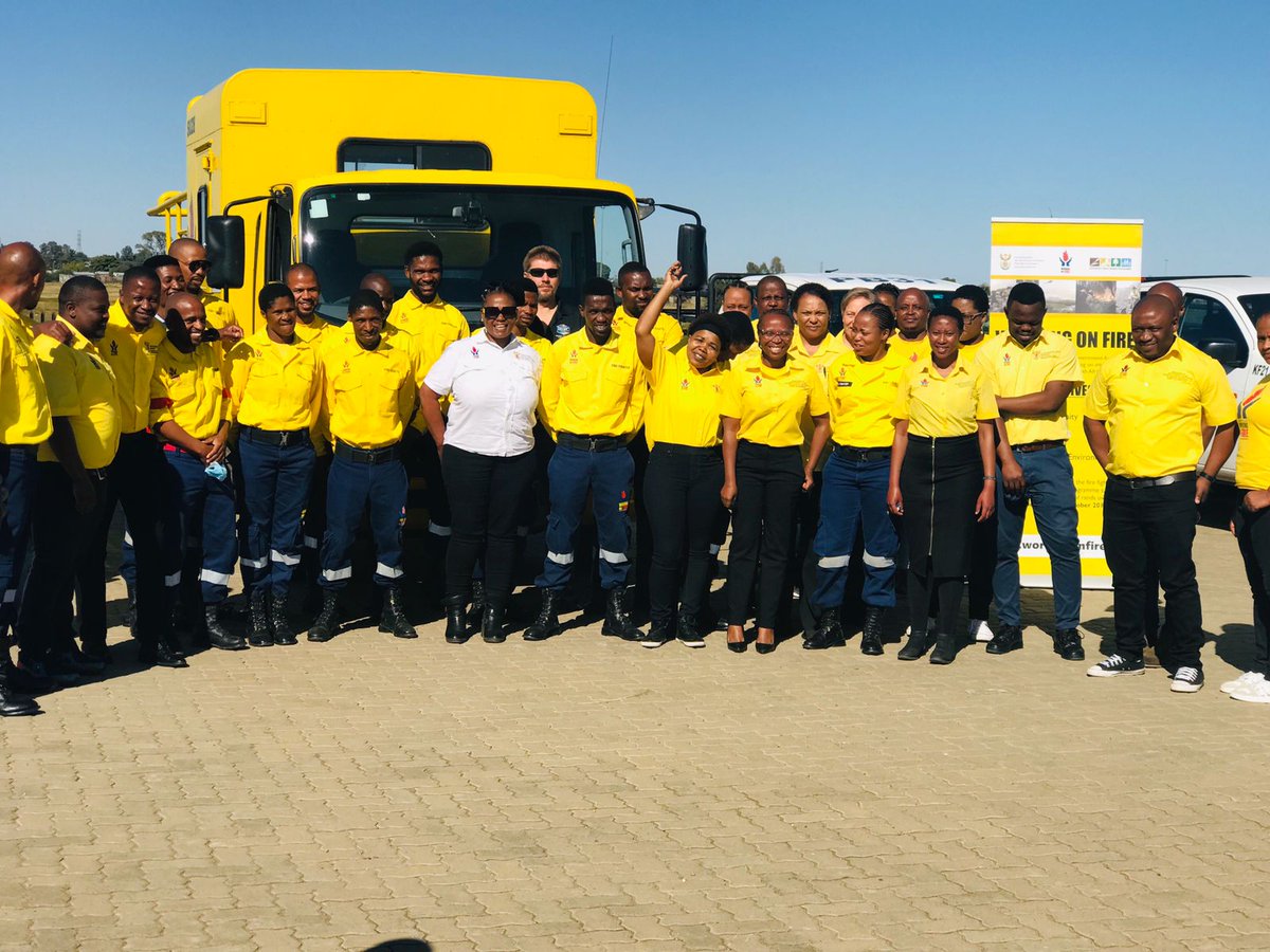 wo_fire's tweet photo. @environmentza #WOF_FS provincial management, firefighters, and their stakeholders joined the firefighting global community in commemorating #internationalfirefightersday in remembrance of those who have dedicated their lives to #savinglives and #protectingtheenvironment
#IFFD https://t.co/c4499dWfxw