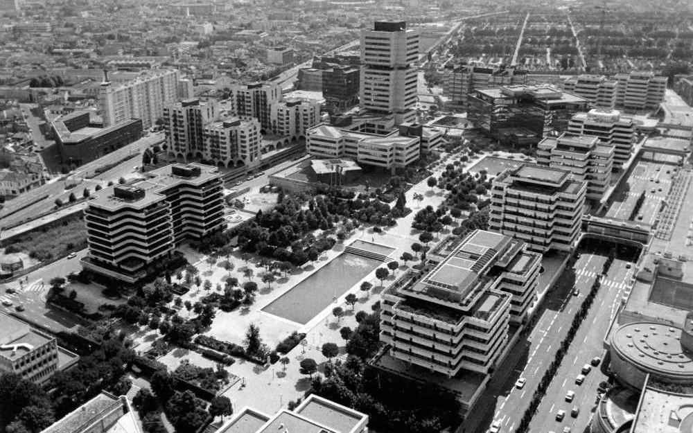 SOArchives's tweet photo. En images : voici l’histoire de la construction du quartier Mériadeck à Bordeaux
https://t.co/FatkPZ4C1i
#Bordeaux #Meriadeck #urbanisme https://t.co/PwJ7qn0Iif