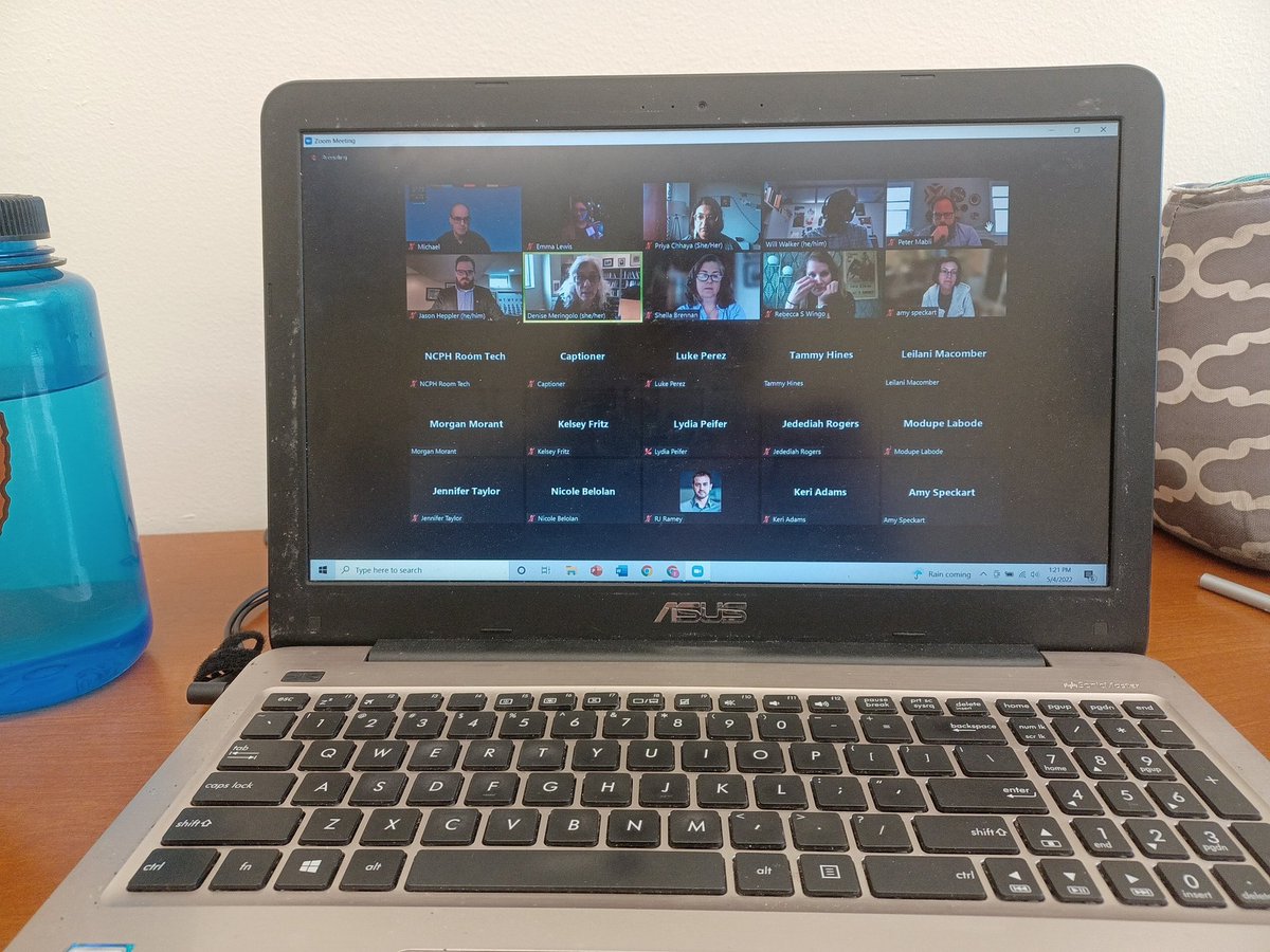 01EmmaKate's tweet photo. Getting some #NCPH2022 sessions in in-between my classes. Right now, I'm watching the OER Digital Publishing session! https://t.co/4nOtYB1eAy