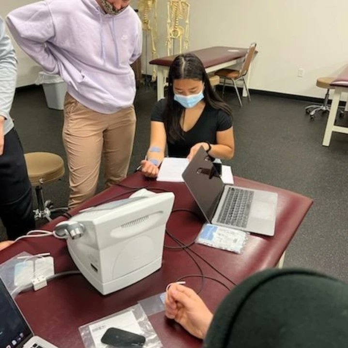 VCSUKHP's tweet photo. Studens in HPER 326: Therapeutic Modalities working on the electrical stimulation lab. #VCSU #vcsukhp https://t.co/mPj3A90PBC