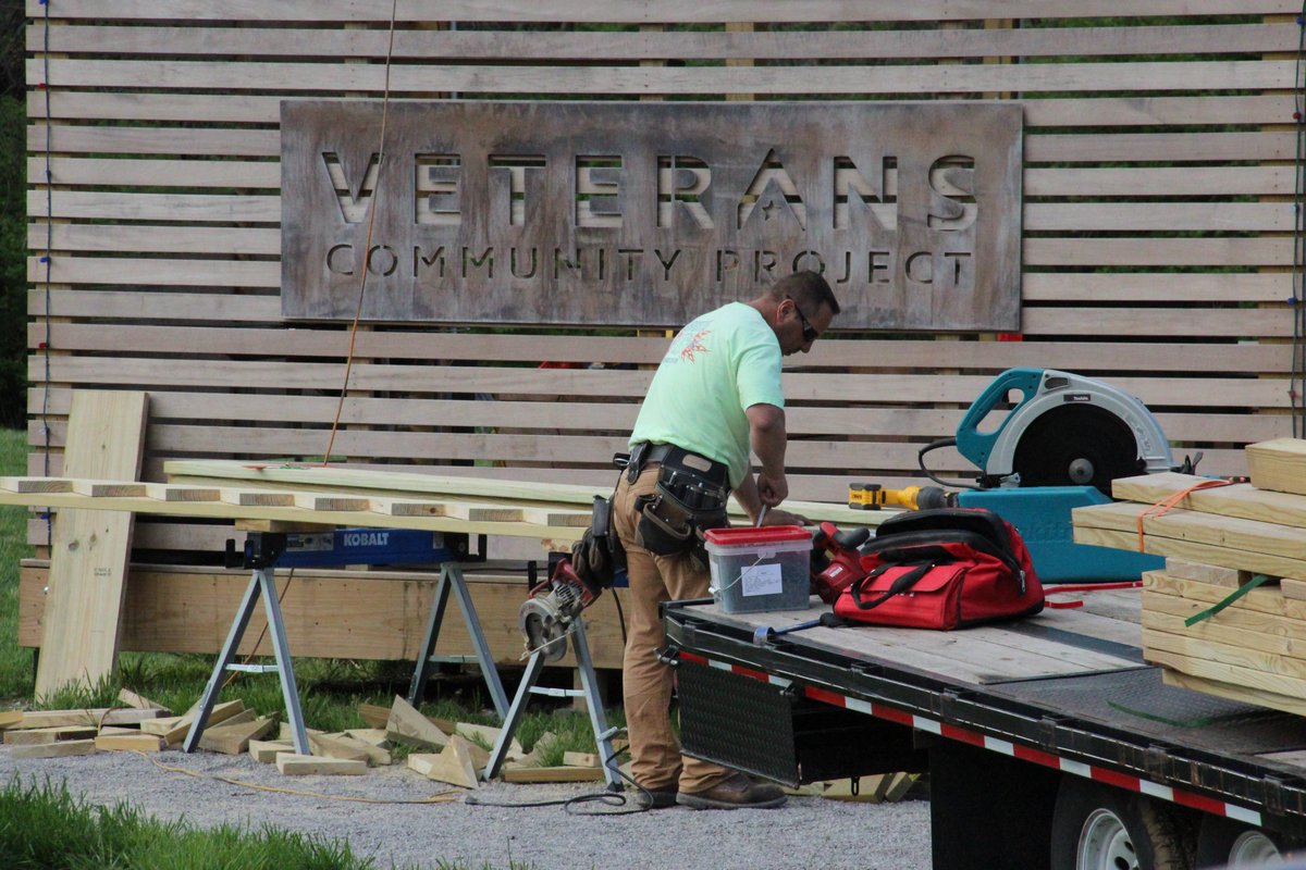 MidAmCarpenters's tweet image. #Local1127 members gave back to the community recently working on a pet park for @vcp_hq. The nonprofit provides community and housing for KC's homeless veterans. Union Carpenters stand up for veterans and we make our areas a better place for all!
#UnionProud #CarpentersGiveBack