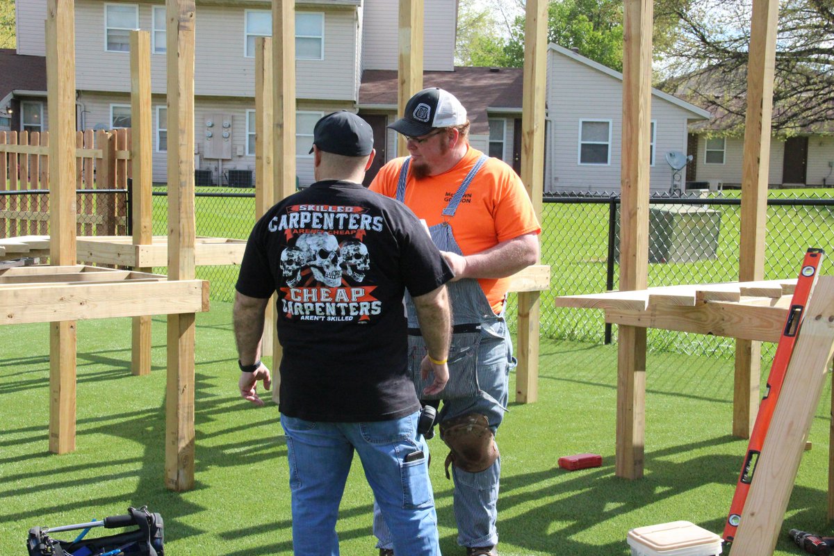 MidAmCarpenters's tweet image. #Local1127 members gave back to the community recently working on a pet park for @vcp_hq. The nonprofit provides community and housing for KC's homeless veterans. Union Carpenters stand up for veterans and we make our areas a better place for all!
#UnionProud #CarpentersGiveBack