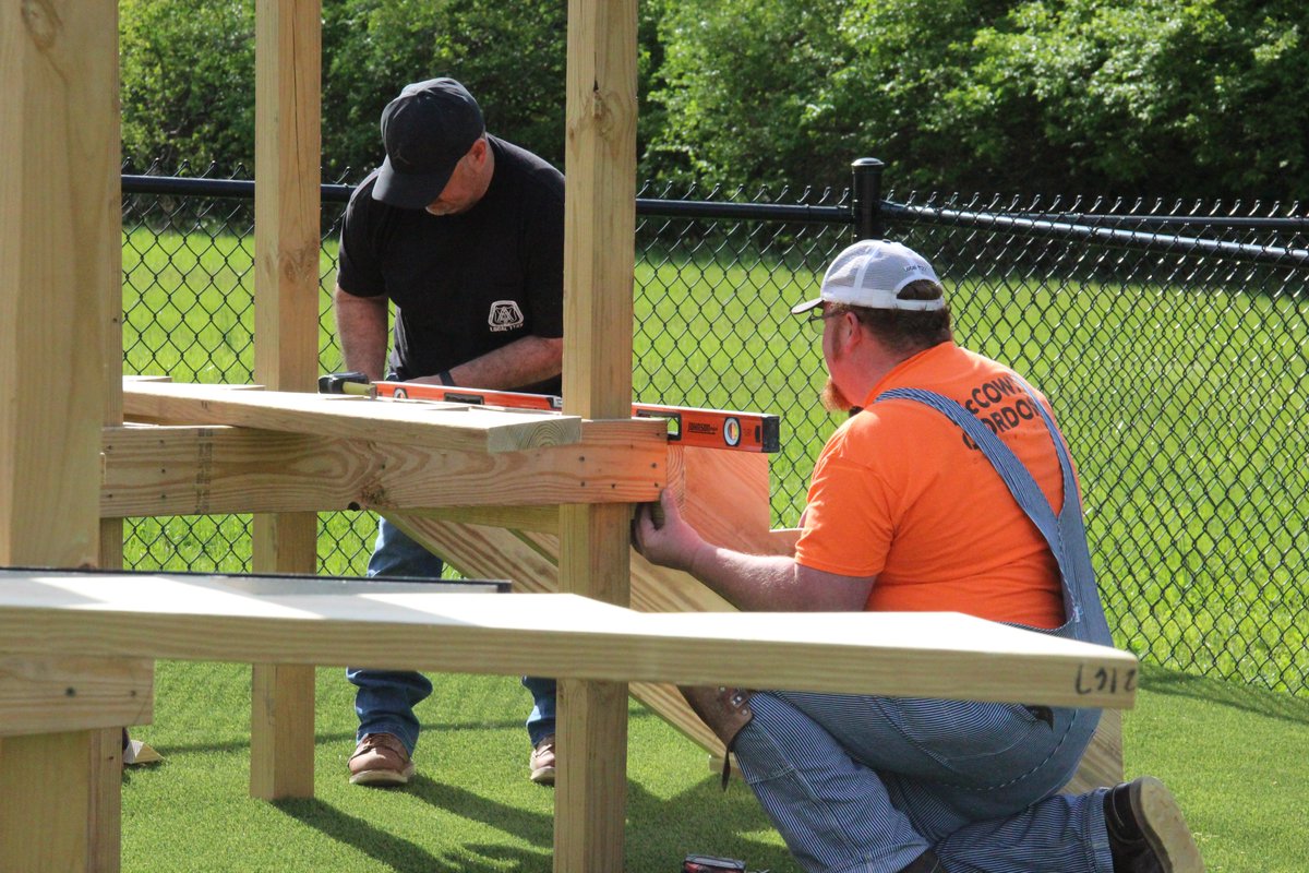 MidAmCarpenters's tweet image. #Local1127 members gave back to the community recently working on a pet park for @vcp_hq. The nonprofit provides community and housing for KC's homeless veterans. Union Carpenters stand up for veterans and we make our areas a better place for all!
#UnionProud #CarpentersGiveBack
