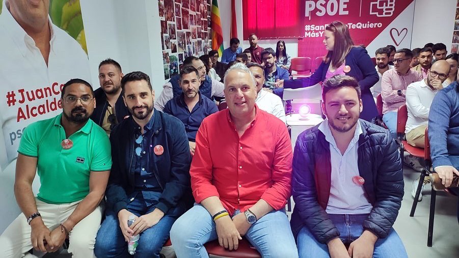 JsaCadiz's tweet photo. Enhorabuena @FernandoVR1999 por tu reelección como SG de @san_jsa ❤️ 

Te deseamos muchos aciertos a ti y al maravilloso equipo que conforma esta agrupación con tanta vida! 

A trabajar 💪🏼❤️ https://t.co/fURsliDECa