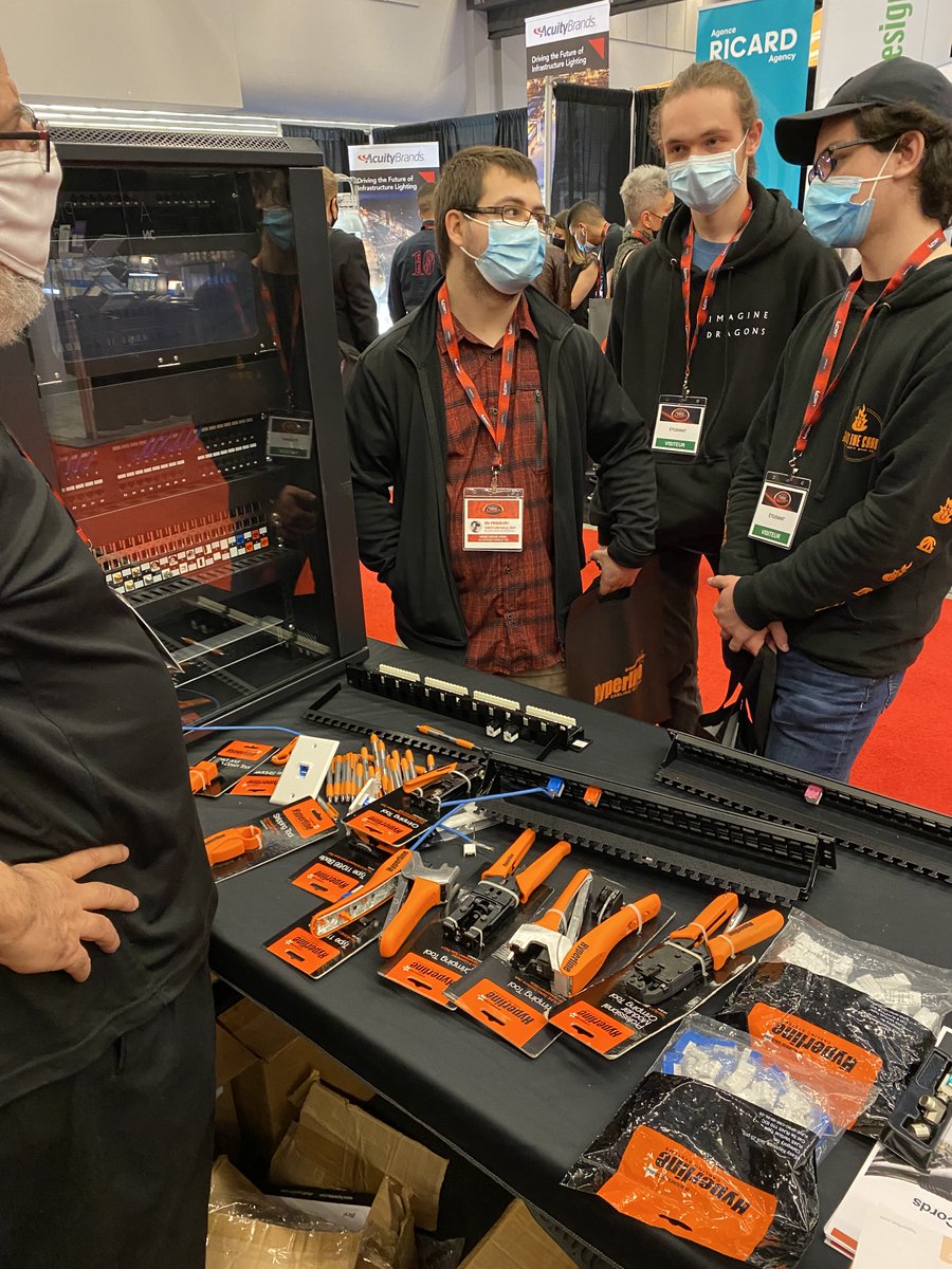 Connecting with some attendees at our booth #713 at the 2022 Lumen Exhibition! Stop by. 

#SalonLumen #Inscriptions #Information  #Exposants #Laboratoires #Conférences #CablingSystems #StructuredCabling #Connectivity