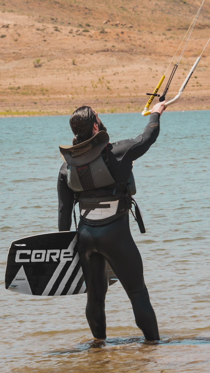 danzbeard's tweet photo. Weekend vibes #kiteboarding #lakeisabella #California https://t.co/QZoJA2VCP7