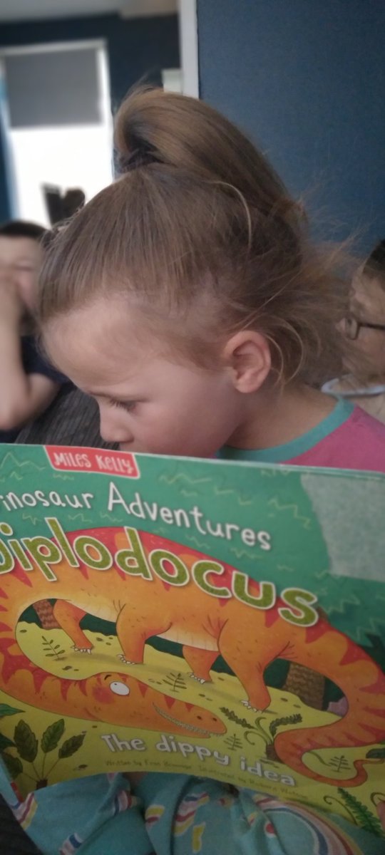 Beckzd83's tweet photo. Winter @anfieldroadeyfs busy butterflies
Henry @AnfieldRoadY2 whizzkids
Liam @AnfieldRoadY5 einstiens reading books at home #freescreenweek x https://t.co/RL7ON8uU44