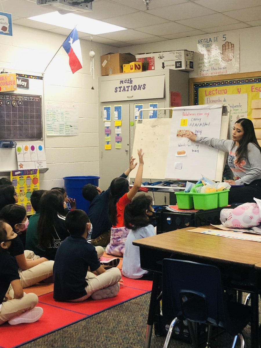 kristen_a_price's tweet photo. The 1st grade team @JohnRGood are rockstars in Paired Literacy! Such a joy to learn from them and watch them brillar🌟! @world_iisd https://t.co/CyRq9YYl22