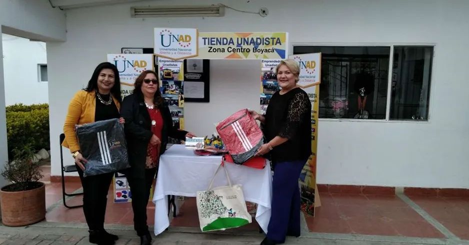 UniversidadUNAD's tweet photo. #UNADEmprende 🤩 ¿Sabías que en la Universidad existe la "Tienda Unadista"? 👀
Se trata de una estrategia que busca impulsar a nuestra comunidad de emprendedores desde cualquier lugar del país, generando un mercado abierto y de visibilización 👏👉🏼 https://t.co/fuiHWg0BAx https://t.co/wc8Qm8W83b