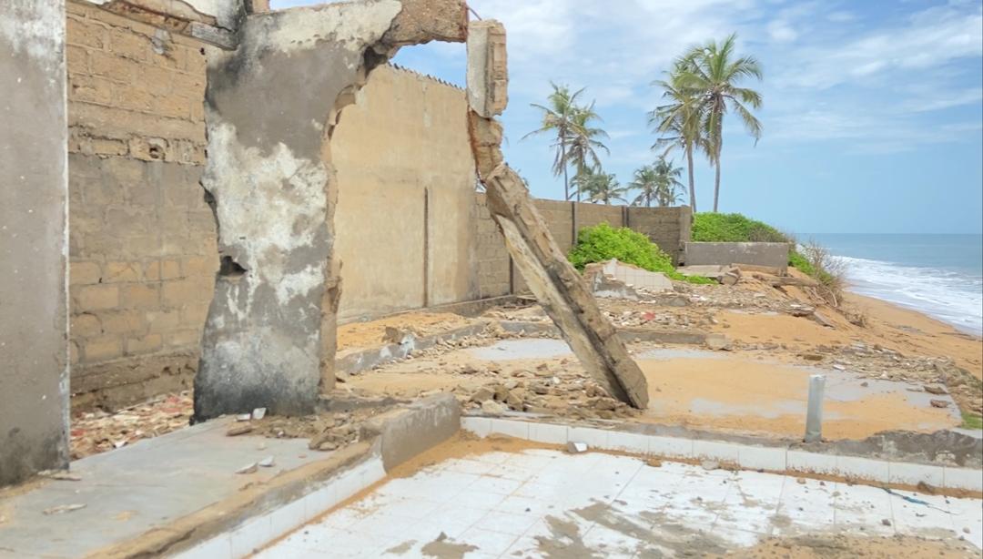 ojedd_global's tweet image. In #Togo #Climatechange is real. #Disasterrisks are at our doorstep. The sea is advancing, #coastalerosion is devastating people's homes with all their belongings. How can we save them?

#LossandDamage
#RiseupLossandDommage  
#ClimateAction
@OneEarthBeat

1/2
