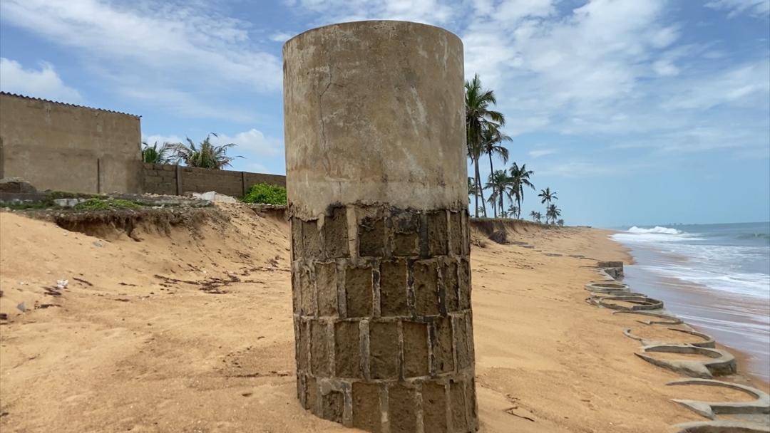 ojedd_global's tweet image. In #Togo #Climatechange is real. #Disasterrisks are at our doorstep. The sea is advancing, #coastalerosion is devastating people's homes with all their belongings. How can we save them?

#LossandDamage
#RiseupLossandDommage  
#ClimateAction
@OneEarthBeat

1/2