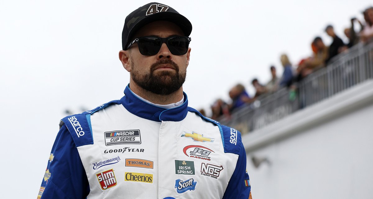 ARCA_Racing's tweet photo. A runner-up finish at the @MonsterMile was exactly what the doctor ordered for @JTGRacing driver @StenhouseJr!

That's why he is the ARCA Graduate of the Week!

📝: https://t.co/nwfF8KS7hd https://t.co/HpUjA5NKgb