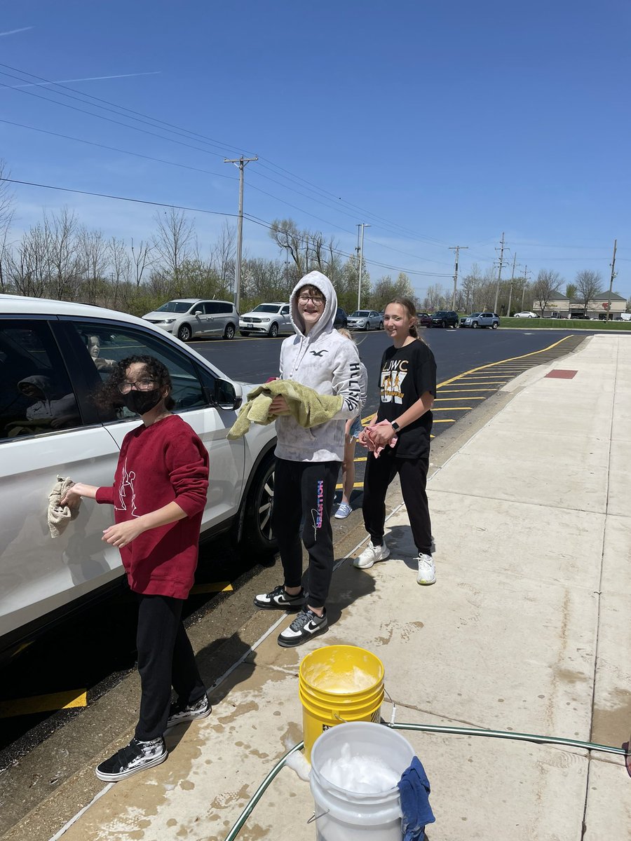 OQNennDavid's tweet photo. #OQMS Student Council washing cars to show our appreciation for our  staff!! #sd113a #IAJHSC https://t.co/htdFHo2lPN
