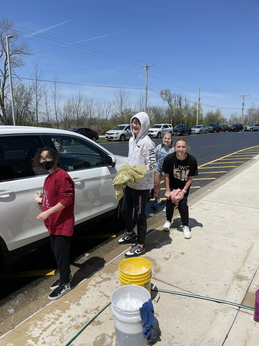OQNennDavid's tweet photo. #OQMS Student Council washing cars to show our appreciation for our  staff!! #sd113a #IAJHSC https://t.co/htdFHo2lPN