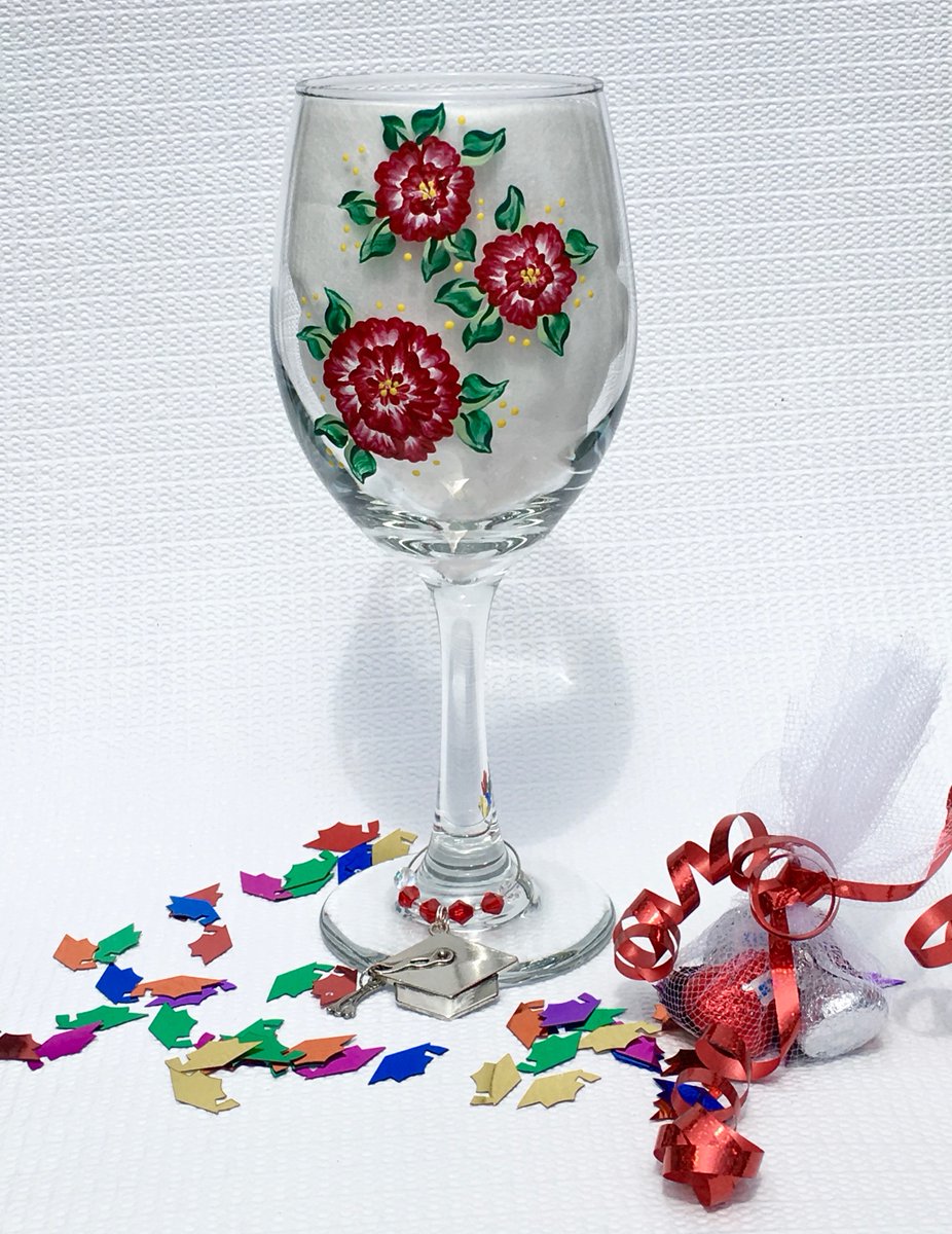 ipaintitpretty's tweet photo. Graduation gift https://t.co/yIyyanUix7 #graduationgift #giftsforgrad #wineglassgift #TMTinsta #etsygifts #freeshipping #shopsmall https://t.co/jr1yVoBneK