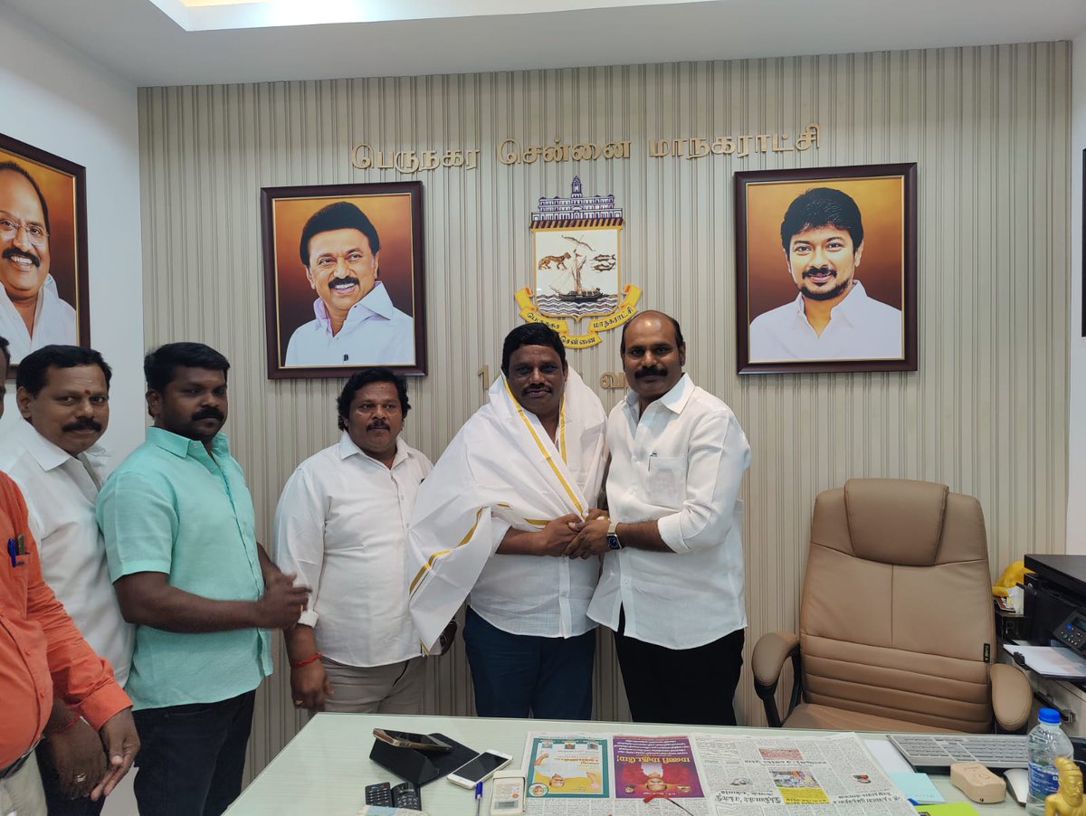 MSPalani20's tweet photo. இன்று எனது பிறந்தநாளை முன்னிட்டு சென்னை தென்மேற்கு மாவட்ட பொறுப்பாளார் அண்ணன் திரு @mylaivelu71 MLAஅவர்கள்,  அண்ணன் திரு @JkarunanithiMLA அவர்கள், திரு @raja_anbazhagan MCஆகியோர்களை சந்தித்து வாழ்த்து பெற்றபோது. https://t.co/gAi3NBZNGh