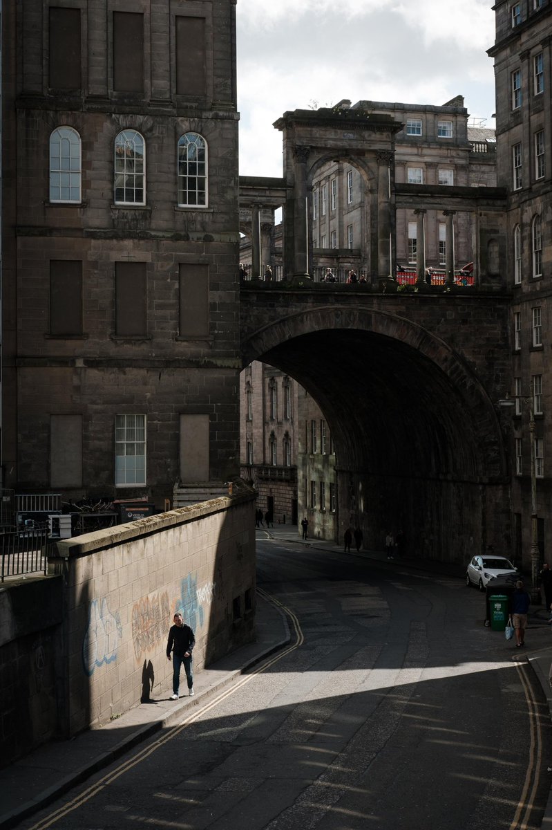 wandspja's tweet photo. Caught in the Light 🌞 
#streetphotography #edinburgh https://t.co/nMlAYFbU6Z