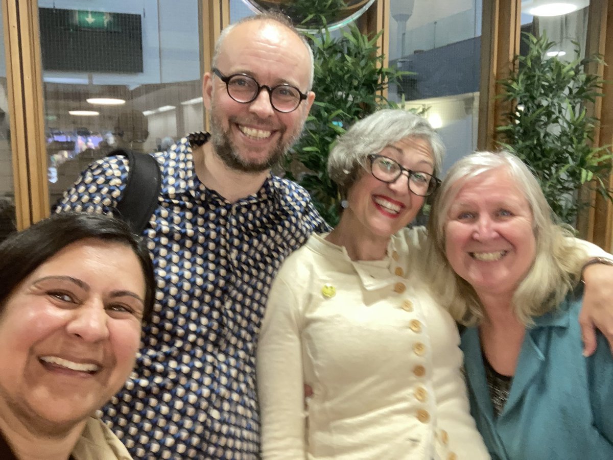 Such a fab day at #podcon22 with such good people: reunions  <a href="/OnlyUsCampaign/">Only Us</a> <a href="/purpletrousers/">satyin taylor</a> <a href="/MHopfenbeck/">Mark Hopfenbeck</a> <a href="/MindfulRussell/">Russell Razzaque</a> and many wonderful others who I met for the first time…
