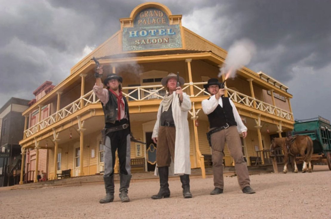 SNEAKY BIG tweet media