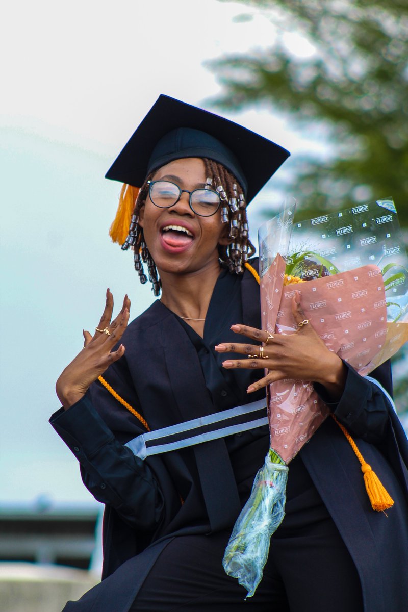___Trevlin___'s tweet photo. So I graduated yesterday 👩🎓👩🎓👩🎓👩🎓❤️ Hard work really does pay off #ISurvivedArtSchool #UjAlumni #UjFADA https://t.co/xUMyY8uaWR