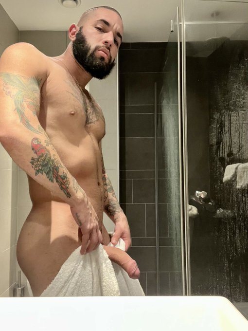 Come dry me off with your 👅 https://t.co/oHBswaK195