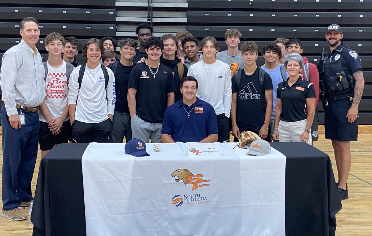 TJWayne15's tweet photo. Thank you @oviedo_baseball and @enright_phil for making any of this possible. Thank you to my parents and all my teammates. It has been a special 4 years. @SFSCAthletics https://t.co/zRmv1OHhLy