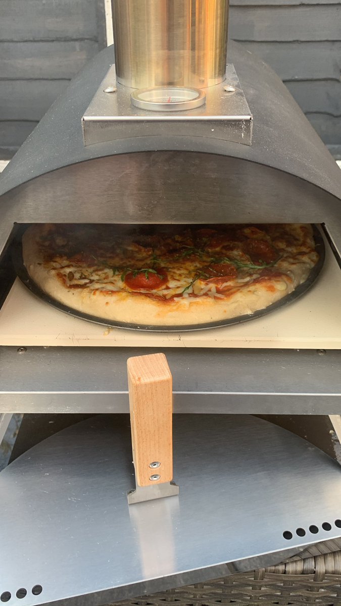 MancChef11's tweet image. Homemade pizzas in the new pizza oven! #freshfood