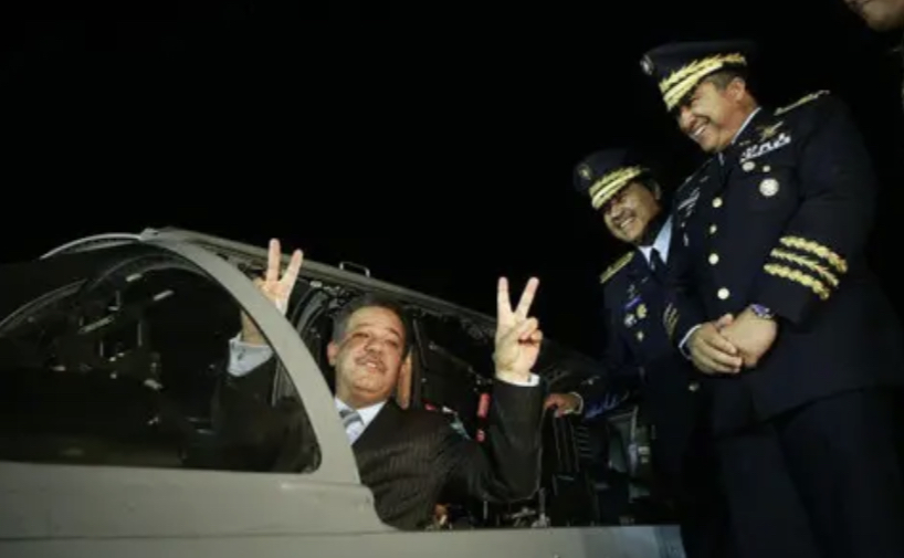 LeonardoJaquez's tweet photo. AHORA: Ministerio Público pidió a tribunal imponer prisión por 10 años e indemnización por US$7 millones a militares leonelistas y empresarios acusados de recibir US$3.5 millones en sobornos distribuidos por empresa Brasileira de Aeronáutica (Embraer).- 
#JaqueMate https://t.co/UURACoYscB