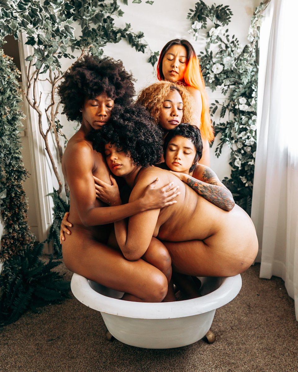kalogenic's tweet photo. women of color ♡ 

a favorite from the recent group photoshoot https://t.co/kgGFskr8sa