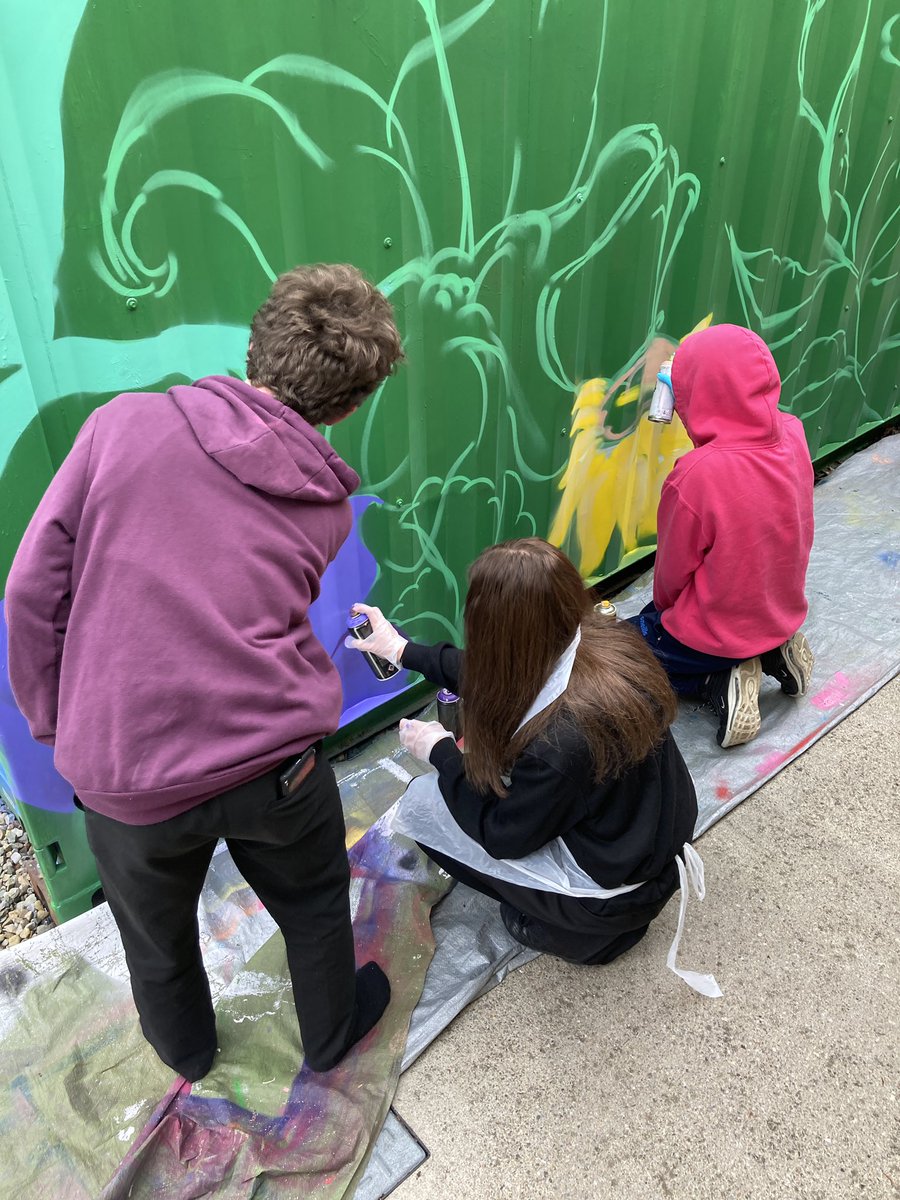 🏘️Community of Homes- Wednesday 4th of May🏘️
Tonight we continued working on our design on the shipping container with UV Arts. The group have really enjoyed using the spray paint and learning graffiti techniques!

 #churchestrust #derry #londonderry #art #diversity