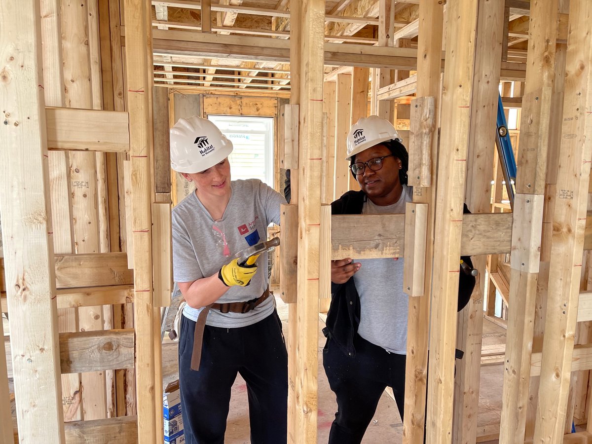 ArentFoxSchiff's tweet photo. Last month, our Women's Inclusion Network - Boston partnered with @HabitatBoston on their latest building project, both giving back to the community as well as proving that "Women Build Better."
#WomenintheLawWednesday #WomenBuildBetter #AFSWIN https://t.co/pkdgnmIcPC
