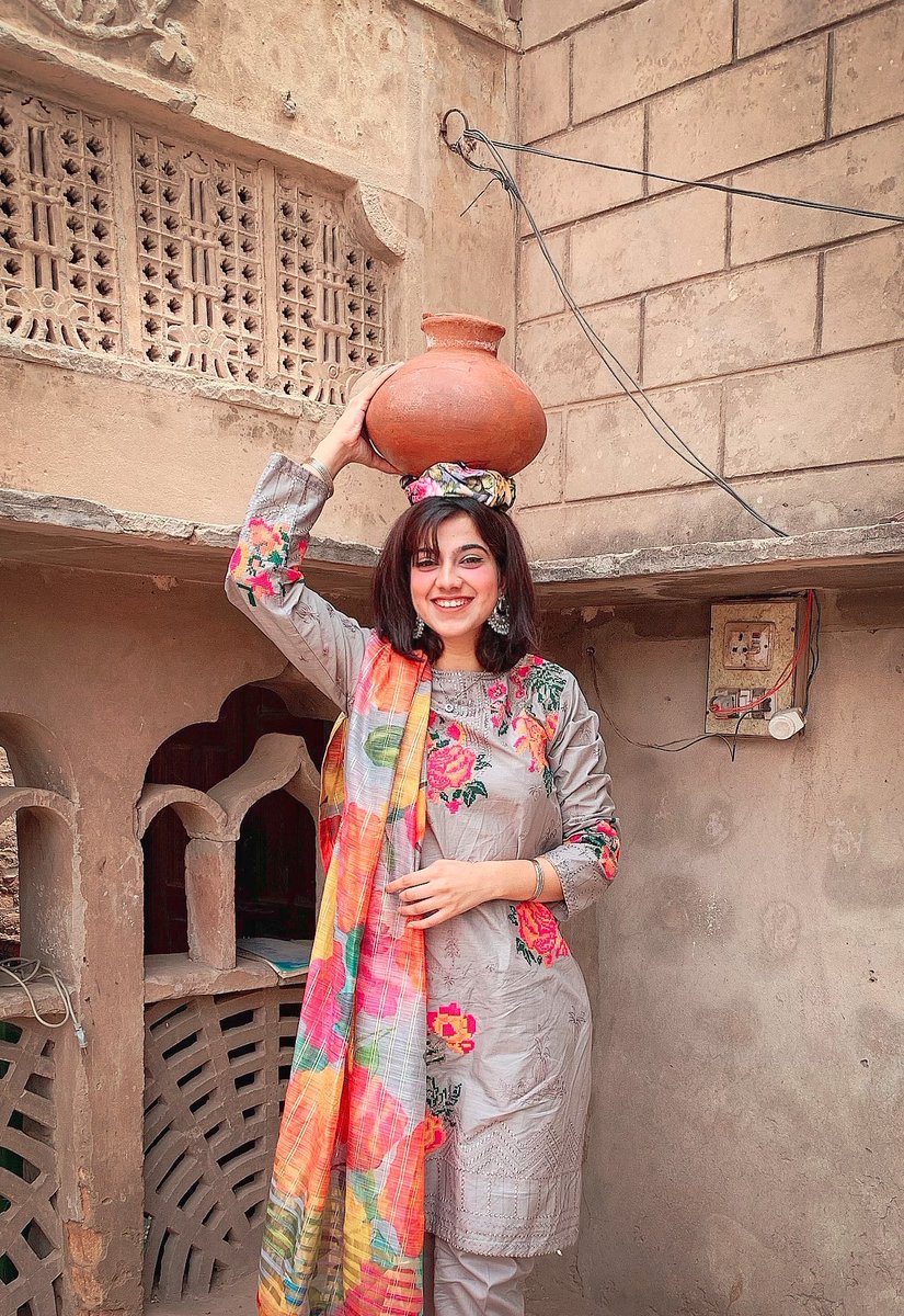 pseudowitch6's tweet photo. In case you all forgot, Eid used to be a proper occasion to go back to our villages, have the standard custard and swaiyan, gather around a mud stove which burnt on fire, run around the entire village only to come back and eat makhan ki roti with water straight out of Garha. No? https://t.co/pw7KCeof8g