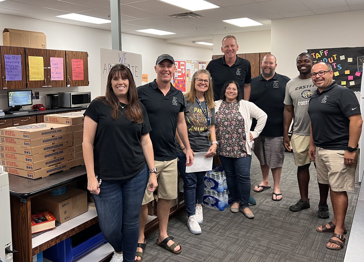 InspireAchieve2's tweet photo. Proud to support @CasteelColts on #TeacherAppreciationWeek2022!    Thank you to I&amp;A Premier Sponsor @barrospizza for assisting with the 35 pizzas we contributed this morning!   @ChandlerUnified @TownofQC @CasteelAthletic https://t.co/7wQQrTELBM