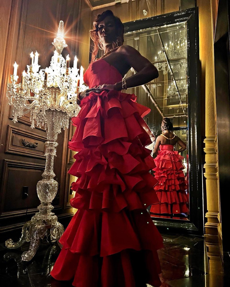 badassboz's tweet image. From Advertising Admin Asst to American Marketing Hall of Fame Inductee. TUH. Don’t tell me what can or can’t happen, who should or shouldn’t, when to or not, why eff it or take it, where to leave or stay, or how to do this. IT IS MINE.  
#HallOfFame
#WatchMeWork
#DreamComeTrue