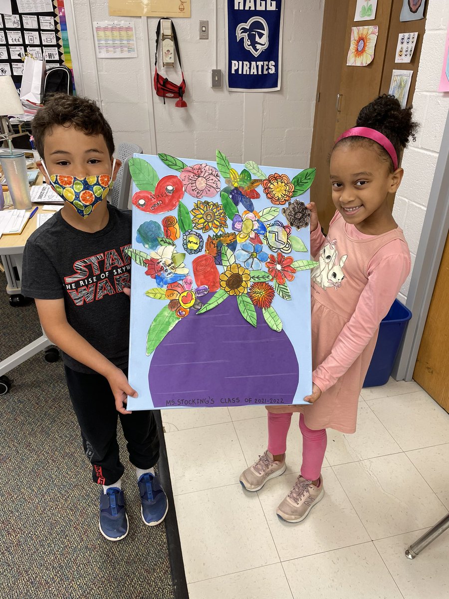 Blown AWAY by the beautiful gift from my class!! Thank you <a href="/perezartlove/">Veronica Perez</a> for helping put together this gorgeous bouquet 💐 #TeacherAppreciationWeek