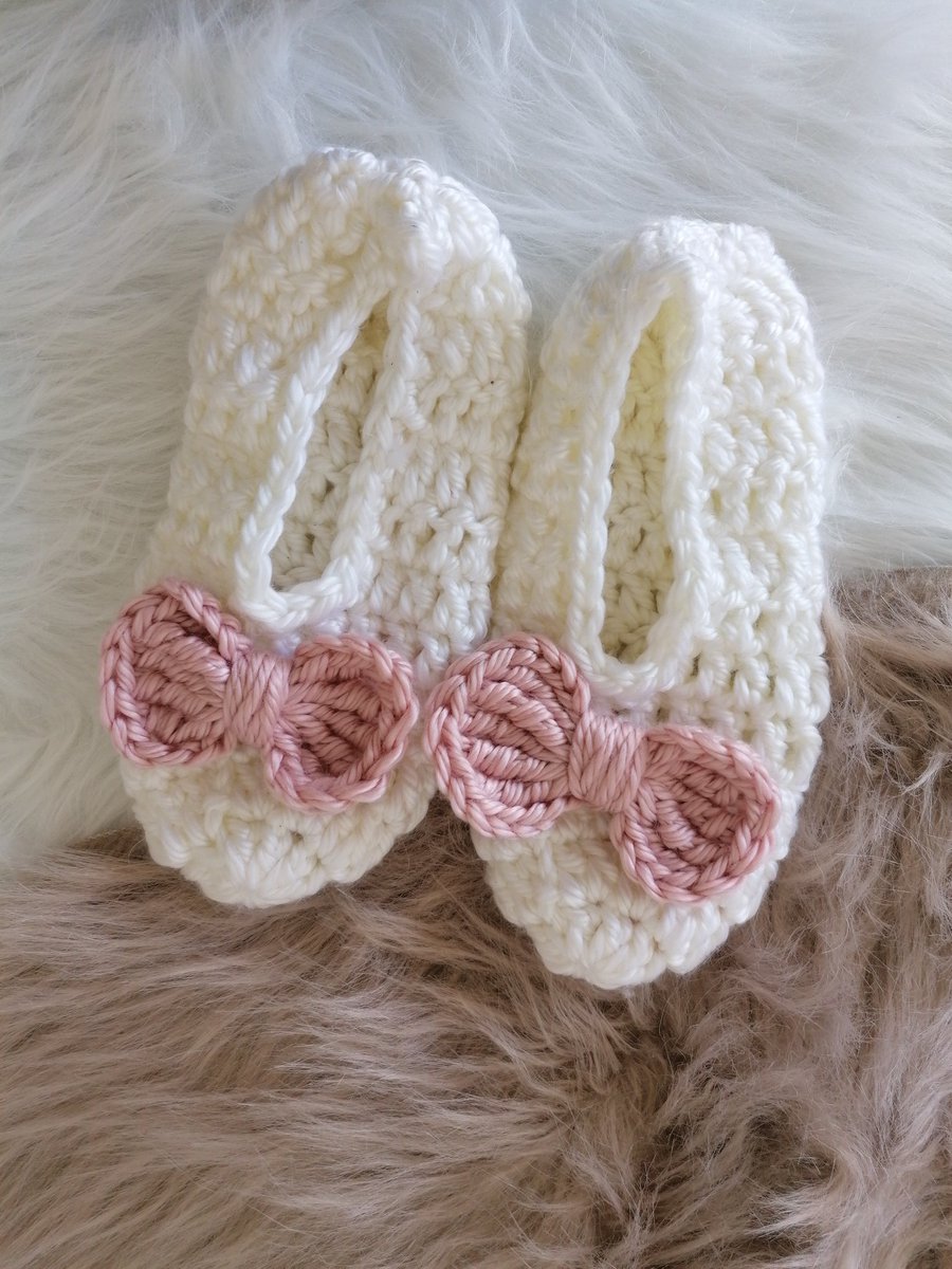 AnnaGamzala's tweet photo. #sweetdreams #goodnight #slowlife #slowmotion #handmadeclothing #Feet https://t.co/HQDf5KMmEr