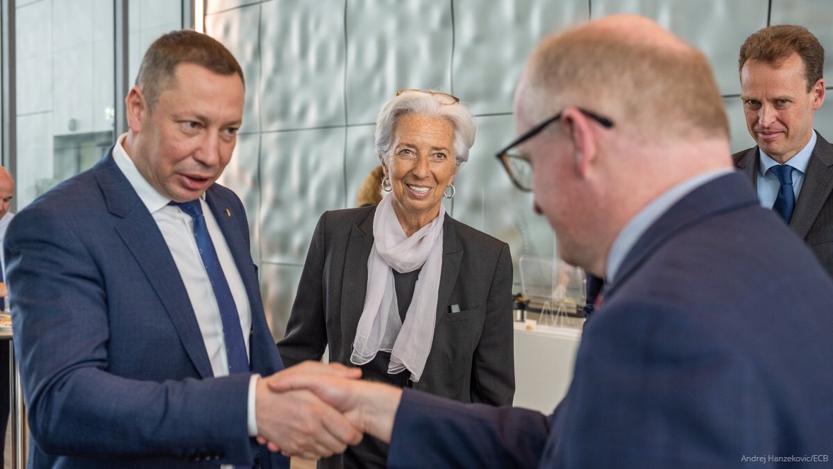 ecb's tweet image. Маємо за честь вітати Голову Національного Банку України Кирила Шевченка на нашому сьогоднішньому спеціальному засіданні Генеральної Ради ЄЦБ, де він поінформував нас про економічні наслідки війни.
 
Ми стоїмо разом з народом України

1/2

@NBUkraine @KyryloShevchen1