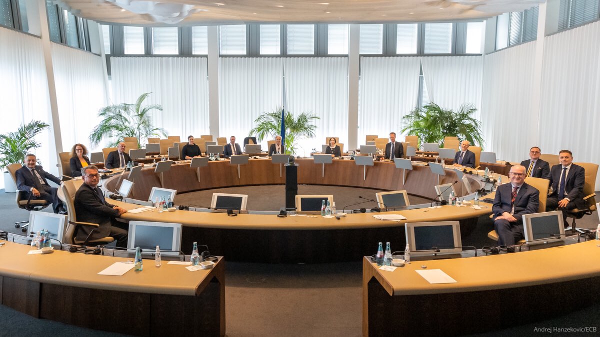 ecb's tweet image. Маємо за честь вітати Голову Національного Банку України Кирила Шевченка на нашому сьогоднішньому спеціальному засіданні Генеральної Ради ЄЦБ, де він поінформував нас про економічні наслідки війни.
 
Ми стоїмо разом з народом України

1/2

@NBUkraine @KyryloShevchen1