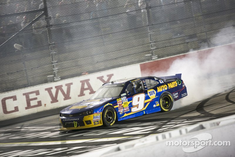 NickBaumann9_16's tweet photo. The last time Chase Elliott won the week before Darlington he did this https://t.co/J7NUiDbkYb