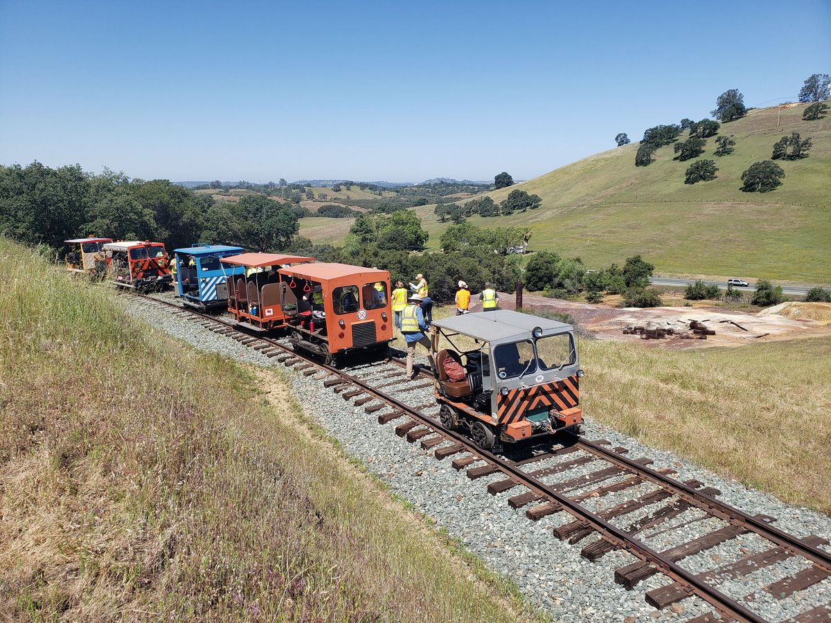 SierraGeology's tweet image. Yes! 👍
Our first professional geology fieldtrip on the Amador Central Railroad.
This inaugural trip is for the mapping group of the California Geological Survey. We're looking at terrific outcrops of Mesozoic and Tertiary sections thru Sierra Foothills. Great day in the field!