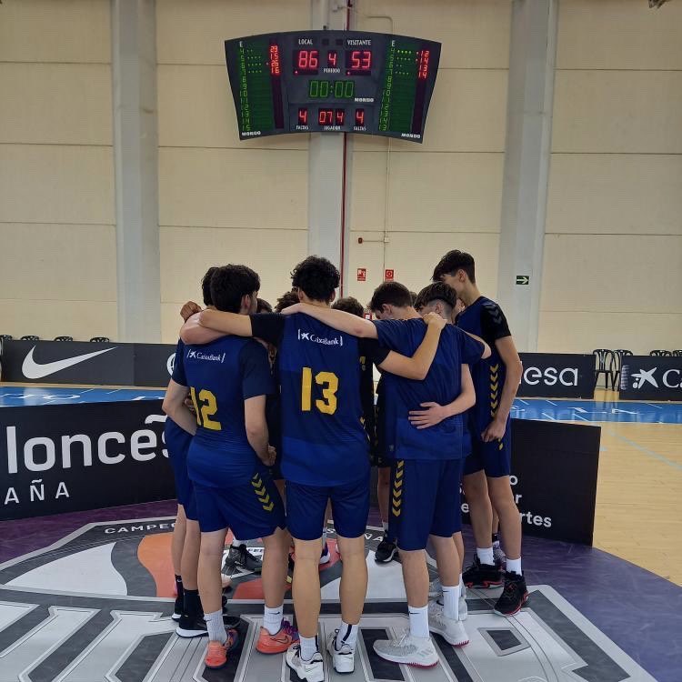 UCAMMurcia's tweet photo. ❤️ Enormes, chicos, enormes.

🙁 El #JuniorA se queda en los octavos del #FEBJuniorM2022 tras caer ante @Penya1930, campeón catalán y favoritos al título, por 86-53.

✊🏻 Muy orgullosos de un equipo muy lastrado por las lesiones que se ha vaciado en la pista.

🏀 #CanteraCAIXABANK https://t.co/NBMUWgpagW