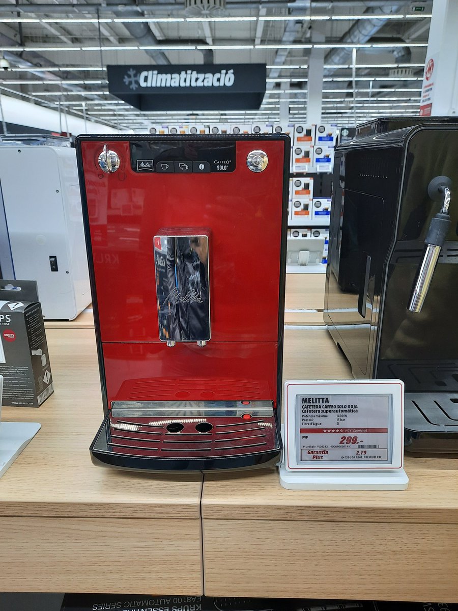 Taniarori's tweet photo. 1a foto feta dissabte i 2a foto feta avui, 4 dies de diferència. El mateix producte dissabte costava 299€, sense estar d'oferta, avui 349€. Demano explicació i em diuen que no hi ha motiu concret, que els preus són mòbils, sense més. Però, jo no soc tonto, eh?🤔 @MediaMarkt_es https://t.co/9JpPOOAKwB