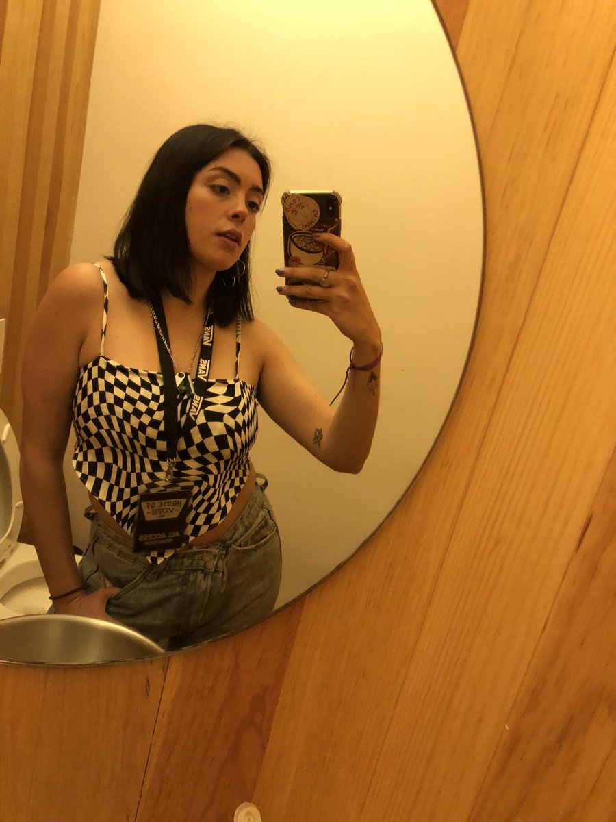 sutedevaleriana's tweet photo. #MiercolesDeSonrisas hoy en @airelibre_fm vamos a tener un fabuloso giveaway cortesía de BDealers y de la hostess mas top: Isabella Mami ⛓🌹
Obvia #NotaLila, mucha música y sobretodo las risas https://t.co/SMlfZDEQpL