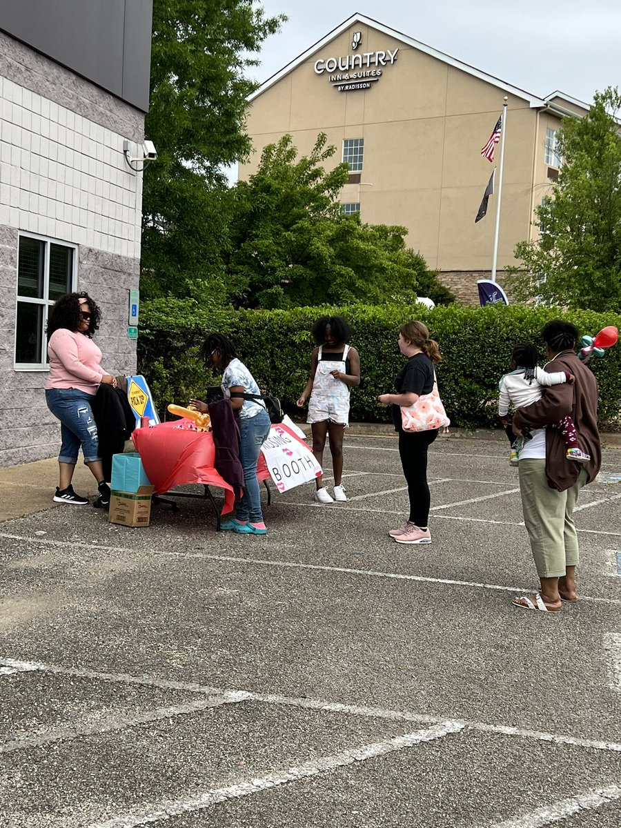 LarkinsVFL's tweet photo. JASA carnival is rockin!! #JASArockets #celebrate #familyfuntimes @JMCSchools https://t.co/Bcy0dTUtVz