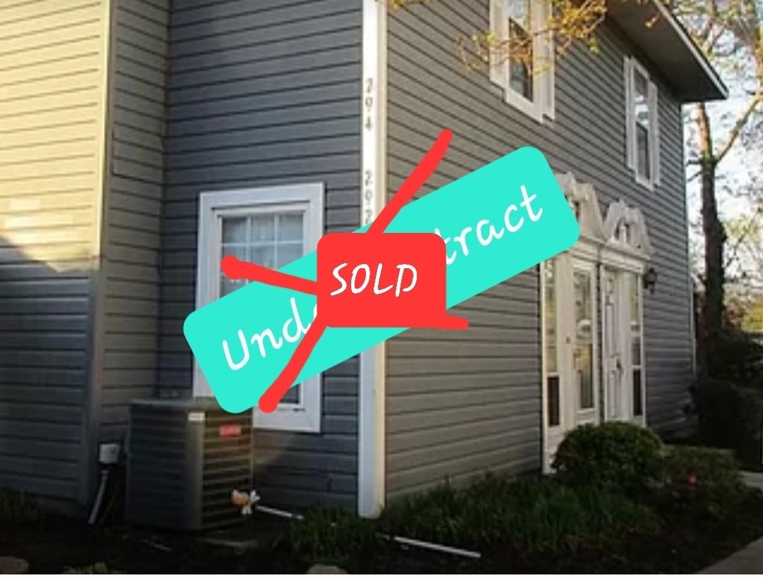 MurphyRealtor's tweet image. Congratulations to my clients for closing on this great condo. May you have many happy, healthy, ... moments there!🍾🥂 

Thank you for placing your trust in me. It was my pleasure! ♥️
#lovewhereyoulive
#Karenmurphybestvirginiarealtor