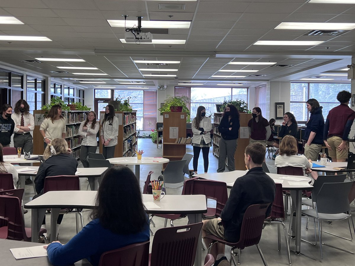RNDLearnCommons's tweet photo. It’s Mental Health Awareness Week and we can all use a few pick me ups. We had therapy dogs here at lunch and Jen from The Umbrella Project joined us to speak to seniors about building connections. Lots to smile about today! @RegiNotreDame https://t.co/9L2buKV8ru