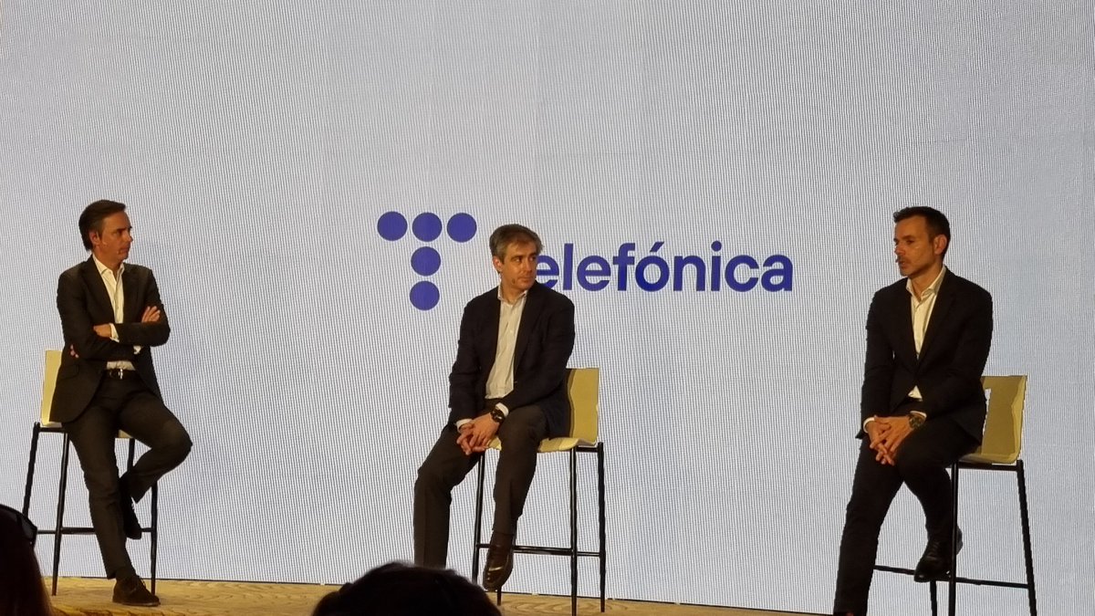 pablitoarmagni's tweet photo. @agomezpalacio @rfalarcon y @VicAguado responden a la prensa de Hispam en el marco de la presentación del estudio "La importancia de las conexiones humanas" que realizo @Telefonica . Más información en https://t.co/lqUQYVOwNR @MovistarArg https://t.co/Clf2xZQwtr