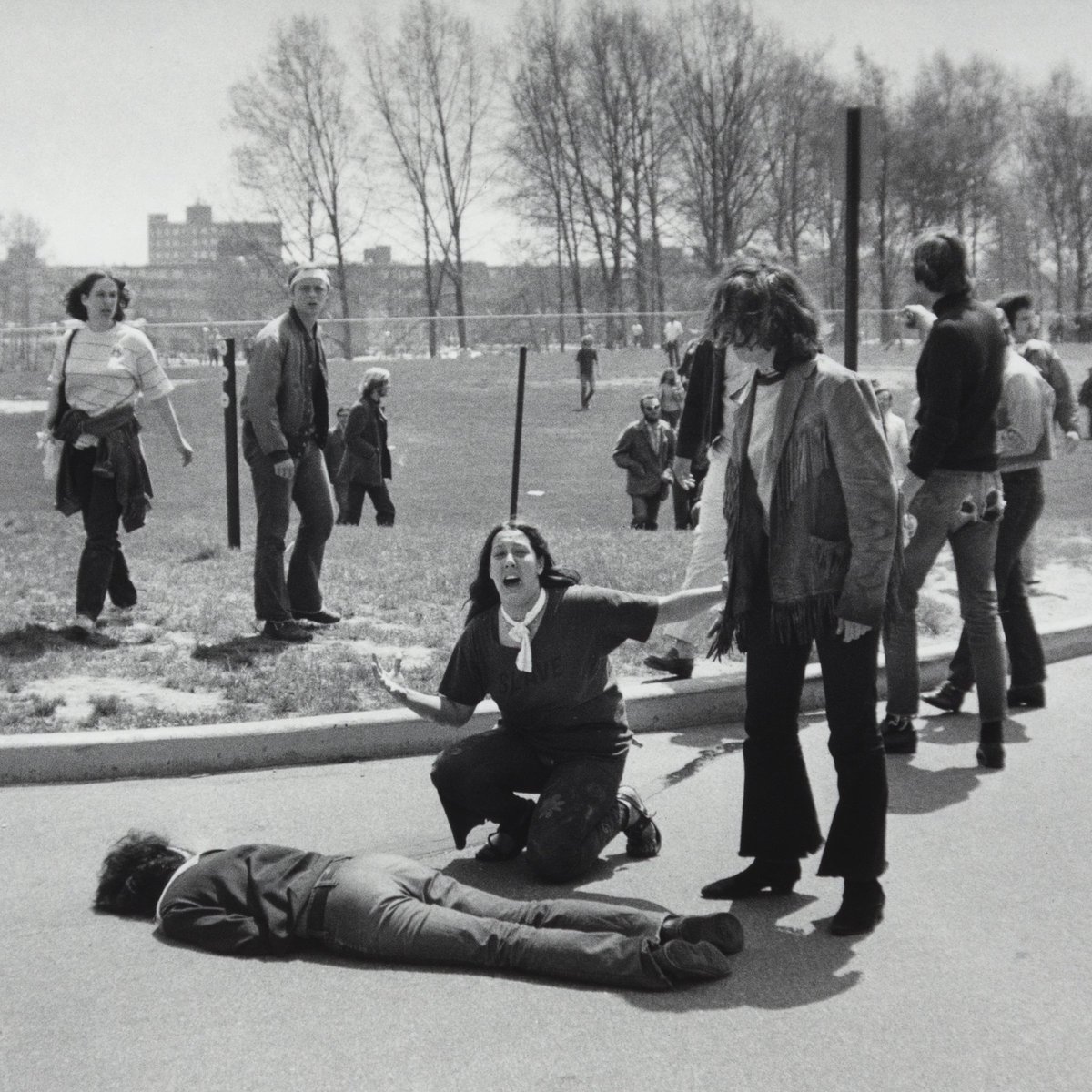 radicaldaily's tweet photo. May 4 1970 - US National Guard shoot dead four unarmed students &amp; wound 9 at Kent State University. The victims were protesting against the Vietnam War. Ten days later police kill two and wound 12 protesting students at Jackson State. https://t.co/vlspPFppQg