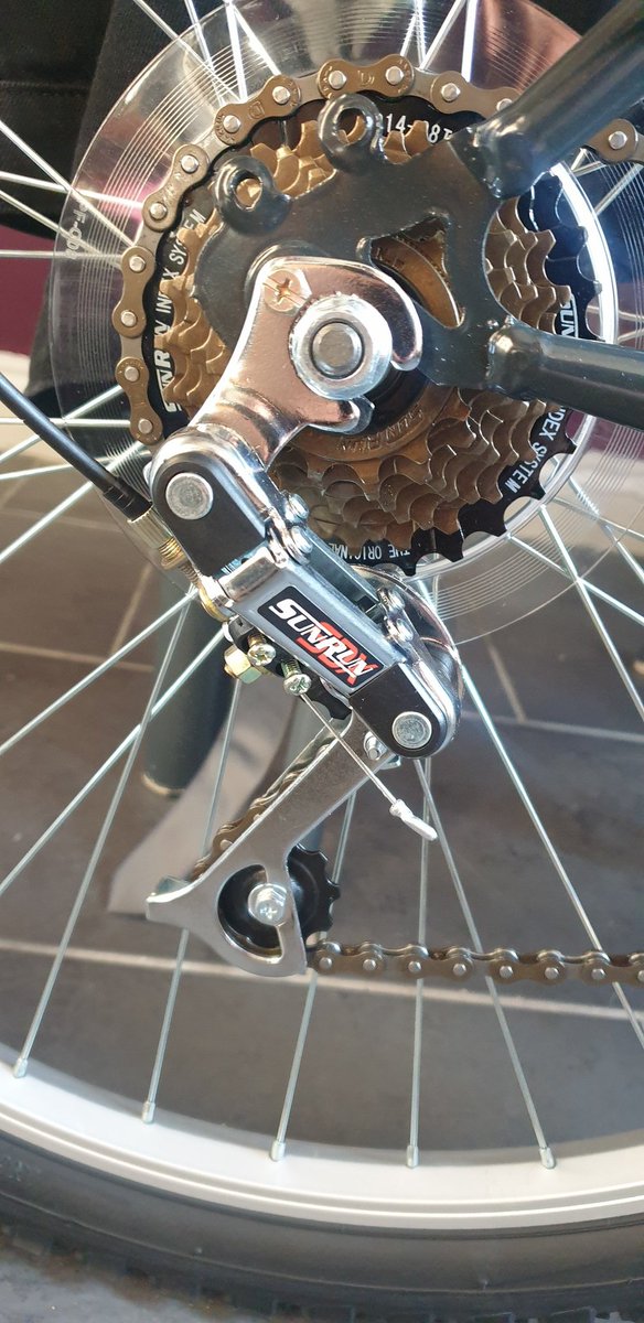 DanielRuston's tweet photo. @HouseofHelpers I have today recieved my items and company Evri, take no pride in what they do. As the box was damaged. luckily no damage to item. My concern is the product has been totally misold such as all chinese replica parts (sunrun) not Shimano to mention one. Please DM me https://t.co/D3Auj9fv7V