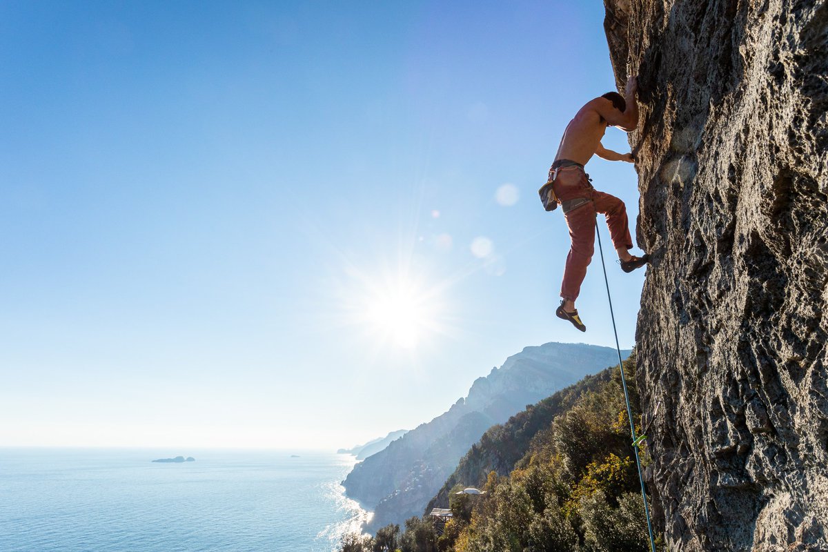Fraguerraphoto's tweet photo. #Climbing above #Positano 

#photooftheday #adventure #outdoorsport #climber #climbingphotography https://t.co/vaHn0DVH4O